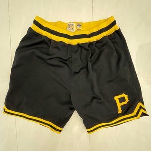 Mitchell & Ness Pittsburgh Pirates shorts